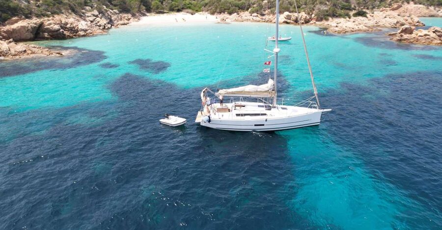 Poltu Quatu: La Maddalena Archipelago Sailboat full-day trip - The first stretch of open water