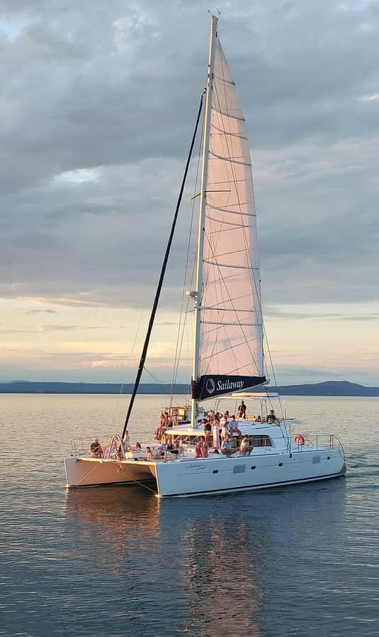 Port Douglas: Sunset Sailing Cruise on Luxury Catamaran - Service that sets the tone