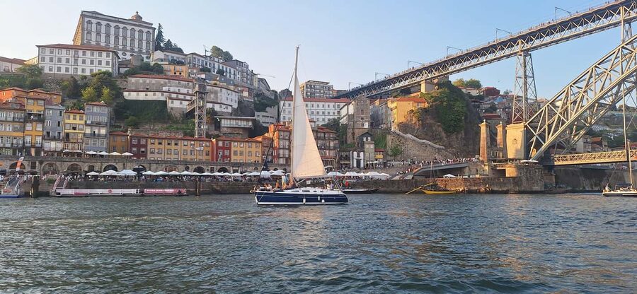 Porto, a cruise with open sails, drinks&snacks - Setting out from Douro Marina