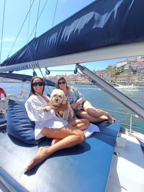 Porto: Exclusive Party aboard a charming sailboat with drink - Birthday cake with Porto behind you
