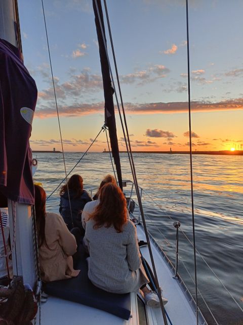 Porto: Exclusive Party aboard a charming sailboat with drink - How much value do you get for $341?