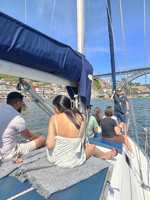 Porto: Exclusive Party aboard a charming sailboat with drink - What to bring and how to dress