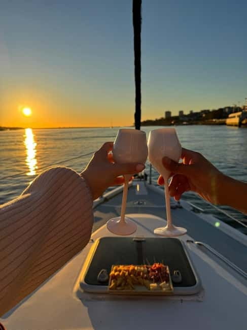 Porto shared Thullium Sailboat, enjoy magic sunset&open sail - What the Hunter 356 feels like onboard