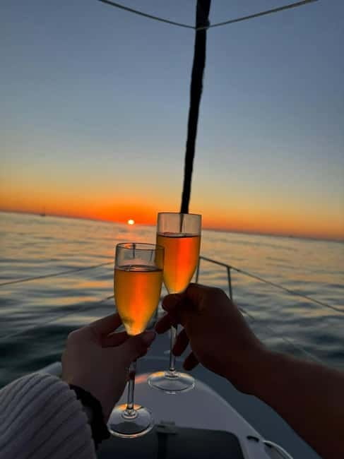 Porto shared Thullium Sailboat, enjoy magic sunset&open sail - Cais de Gaia and the Dom Luís I Bridge
