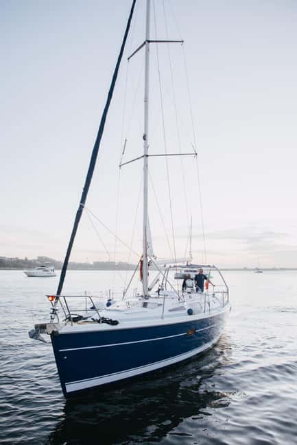 Porto: Sunset Cruise with Welcome Drink in a Sailboat - Arrábida Bridge and the upper river view