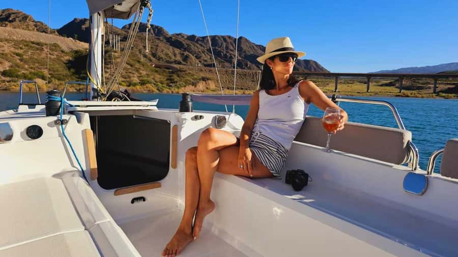 Potrerillos Lake Sailing Tour with Wine and Cheese - Boarding the VÃIU sailboat