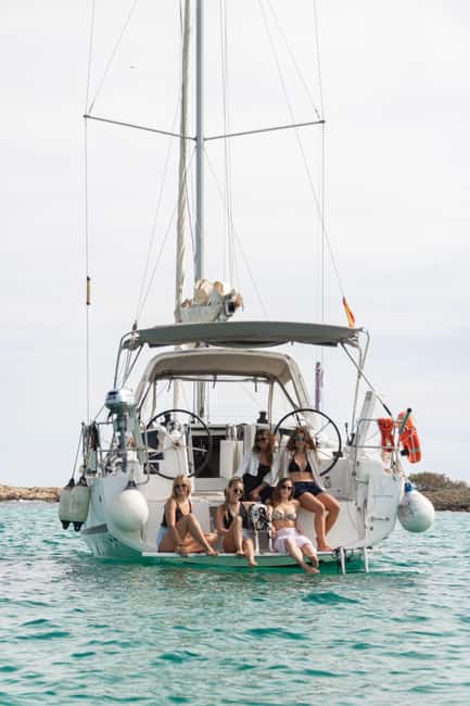 Private and exclusive sailboat in and around the Bay of Palma - Setting out from Club de Mar, berth 123
