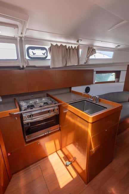 Private and exclusive sailboat in and around the Bay of Palma - Food, drinks, and what you need to plan