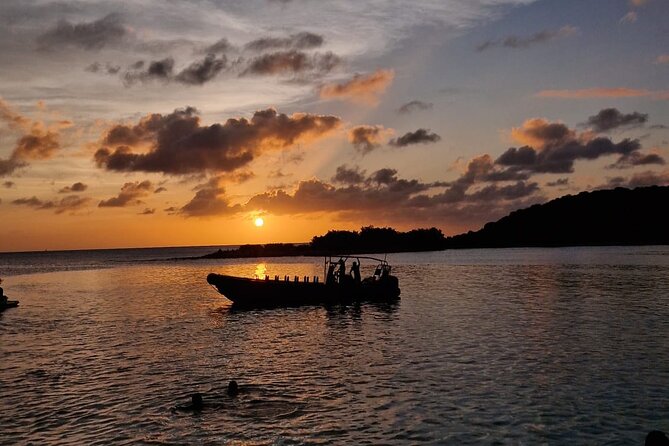 Private Charter Sunset Sailing Cruise W Drinks - Cruising through calm Spaanse Water