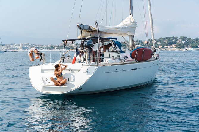 Private cruise to Cap d'Antibes and the Lérins Islands by sailboat - Sailing around the villas of Cap d’Antibes