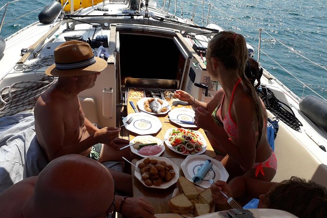 Private cruise with a sailing yacht Koursaros - What happens once the yacht leaves the dock