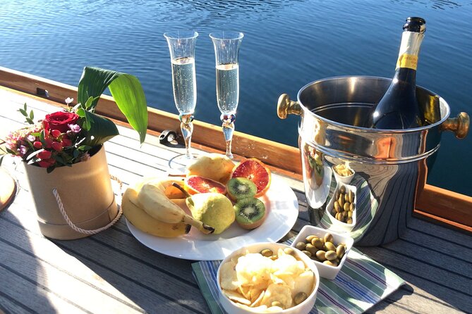 Private Guided Sailing Boat Tour on Lake Como with Aperitif - Leaving Bellagio on a historic boat