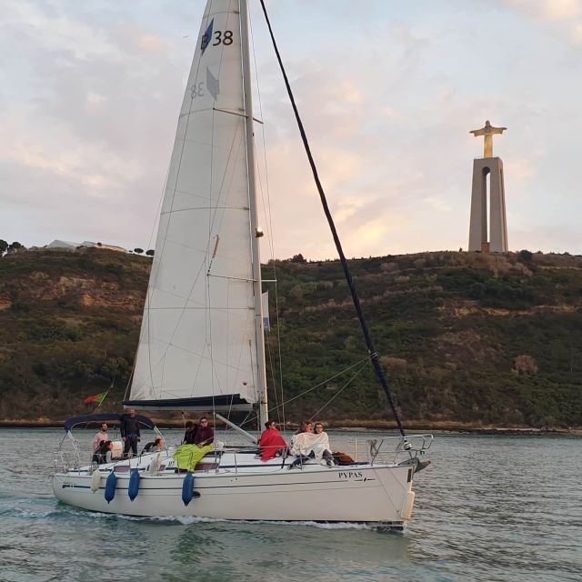 Private Lisbon Sightseeing Sailing Boat Tour with Locals - Five things to know before you sail