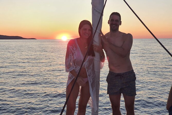 Private - Romantic Sunset Sailing on a 36ft yacht from Hvar (up to 8 travellers) - Safety, children, and who can take part