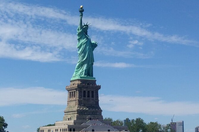 Private Sail Around New York City and The Statue of Liberty - Sailing toward the Brooklyn Bridge