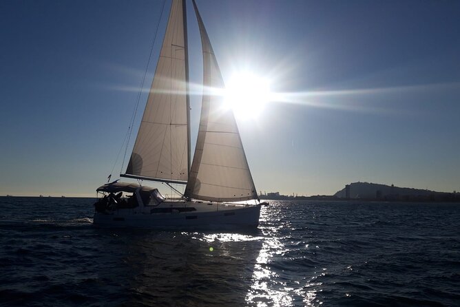 Private sailing and paddlesurfing tour with skipper up to 11 people - Parc del Fòrum and Barcelona’s modern edge