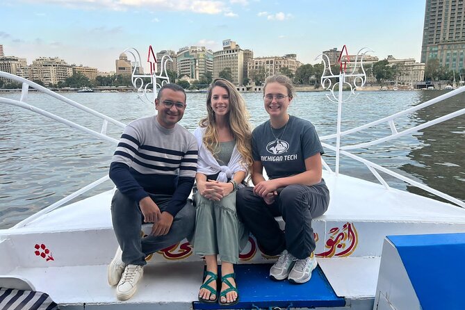 Private sailing boat ( Felucca )for one hour on Nile and lunch - Hotel pickup makes a short tour easier