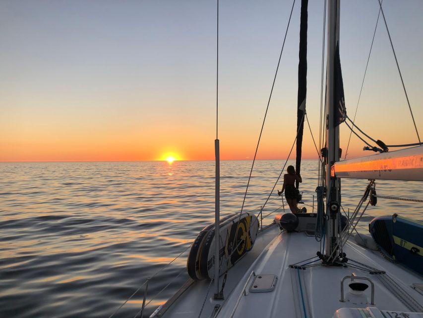 Private Sailing Tour Charter Lagos - Algarve - Leaving Lagos and following the sandy coast