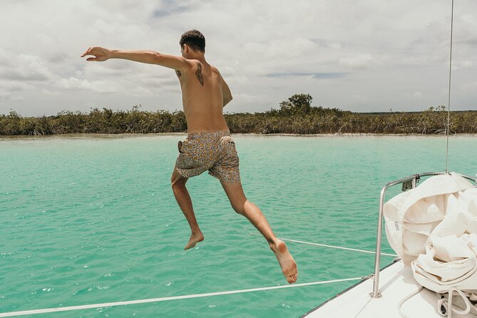 Private sailing tour of Bacalar Lagoon - Cenote Negro and the lagoon’s sudden depth