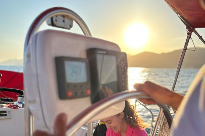Private sailing tour with aperitif in Barcelona - A relaxed boat day, not a formal cruise