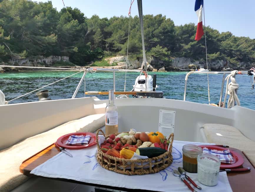 Private sailing trip & Provençal picnic - The 8-Meter Jeanneau Sangria Experience