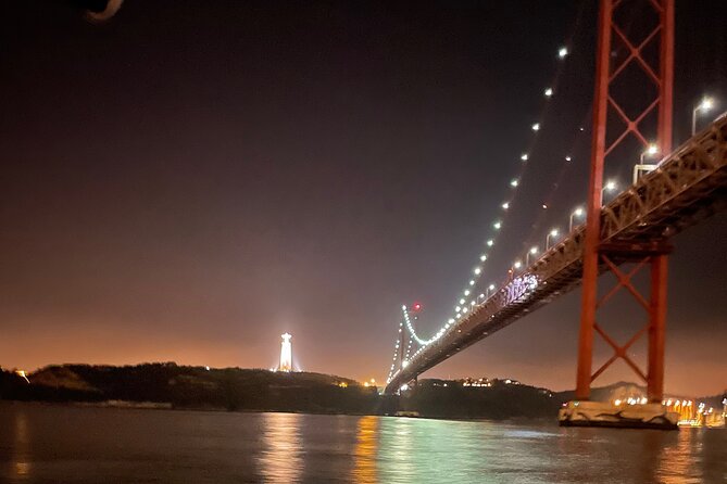 Private Sailing w/ Wine's in Lisbon - A private way to read Lisbon from the Tagus