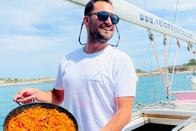 Private sailing with Paella and Tapas in Palma - Sailing from Palma and seeing the cathedral from the water