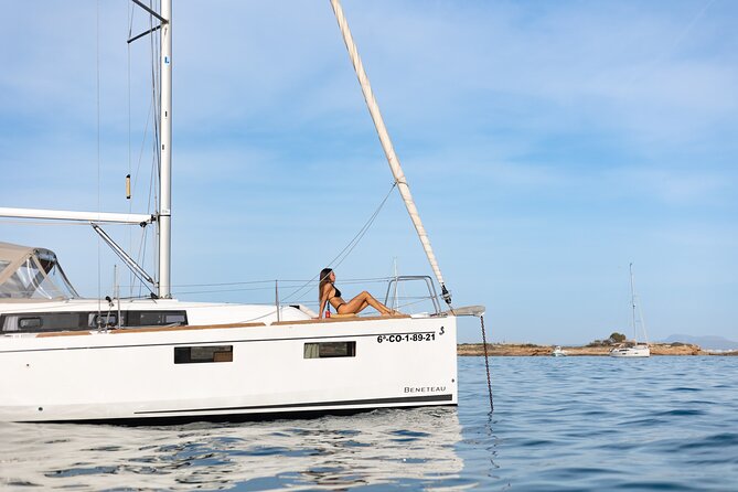 Private sailing yacht by the Bay of Palma and nearby coves - What the four-hour outing feels like