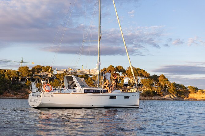 Private sailing yacht by the Bay of Palma and nearby coves - What the boat ride does well