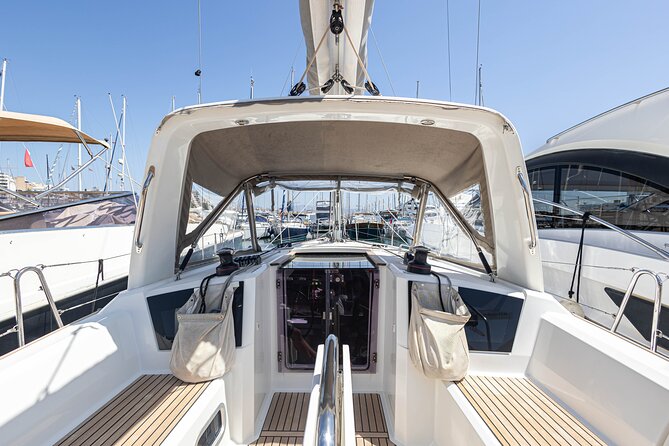 Private sailing yacht by the Bay of Palma and nearby coves - Practical details for cruise passengers and families