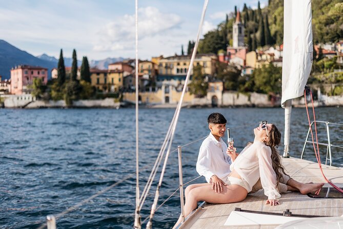 Private Tour by Modern Sailboat Lake Como with Aperitif - Menaggio and Cadenabbia: villas with famous connections