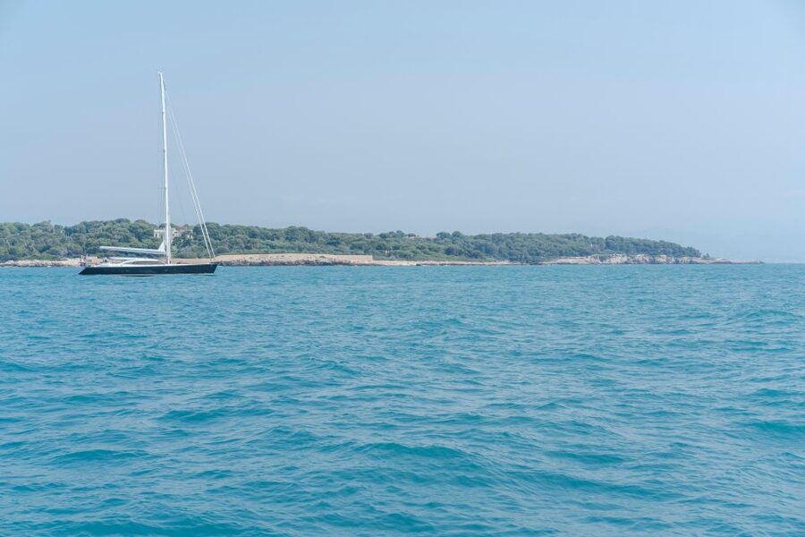 Private tour on a sailboat - Swim and paddle - Antibes Cape - Should you book the Cap d’Antibes sailboat?