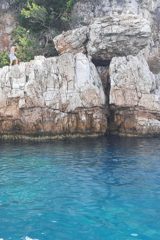 Private tour on a sailboat - Swim and paddle - Antibes Cape - Two hours in Billionaires Bay or La Garoupe