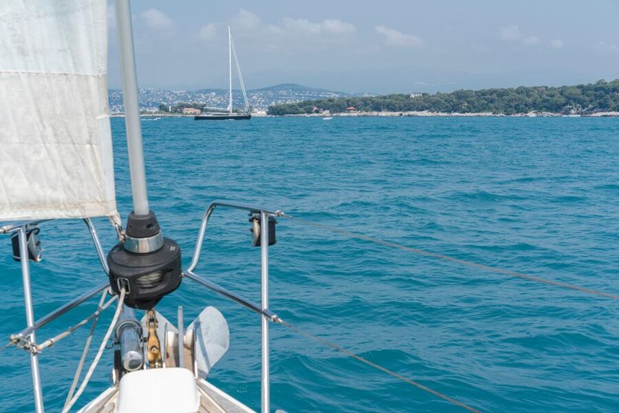 Private tour on a sailboat - Swim and paddle - Antibes Cape - An aperitif with local wine and Riviera views
