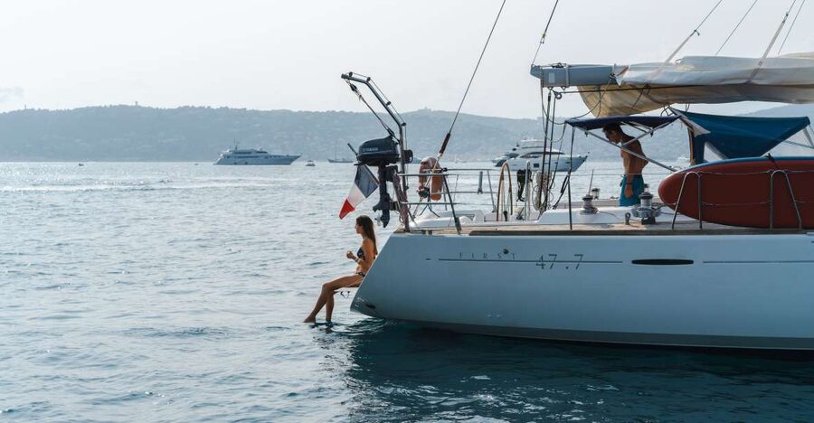 Private tour on a sailboat - Swim and paddle - Antibes Cape - Sailing past Cap d’Antibes villas and Hotel Eden Roc