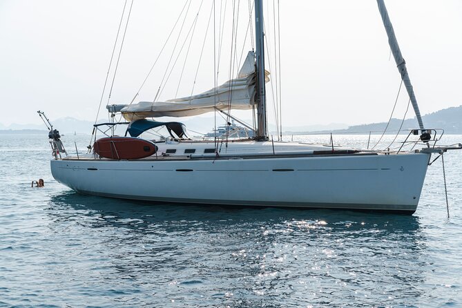 Private tour on a sailboat with apéritif at sunset on Antibes - Choosing between the Bay of Billionaires and La Garoupe