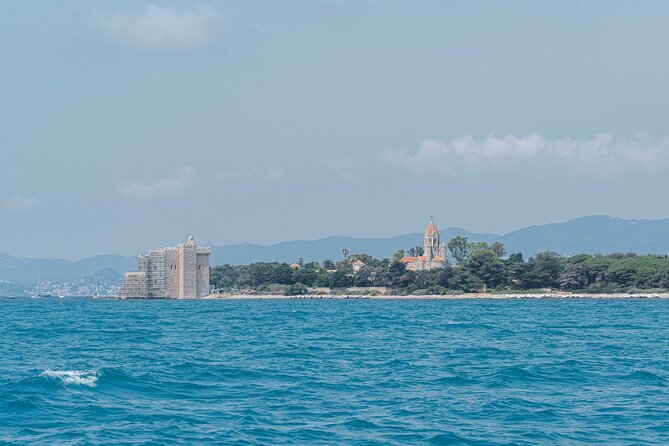 Private tour on a sailboat with apéritif at sunset on Antibes - An aperitif as the sun goes down