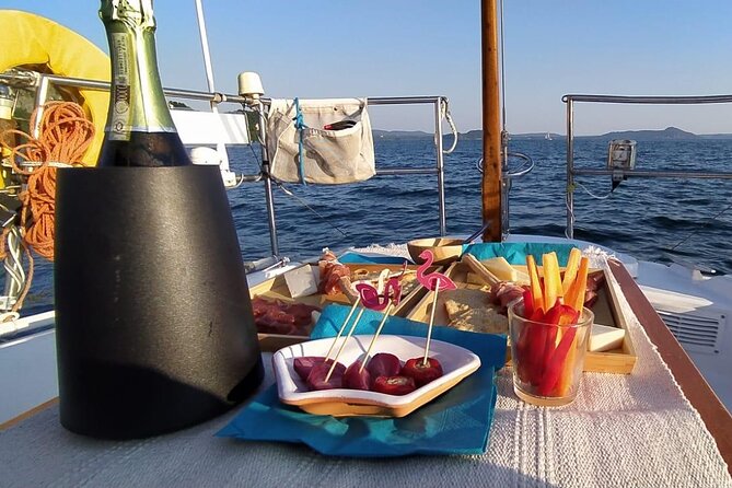 Private Tour on a Sailing Boat on Lake Maggiore with Aperitif and Music - What comes with the local aperitif