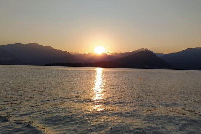 Private Tour on a Sailing Boat on Lake Maggiore with Aperitif and Music - Accordion music and the human touch