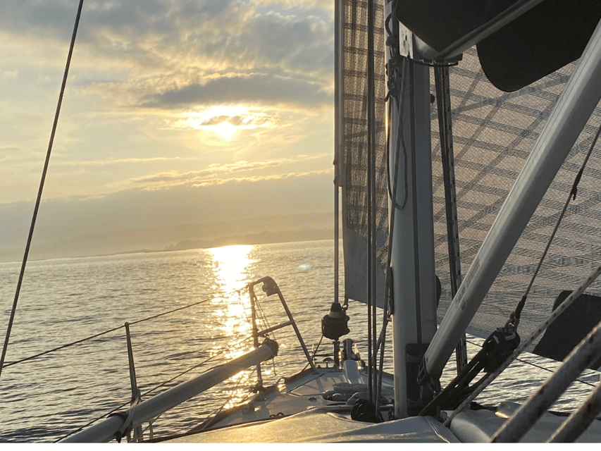 Ría de Arousa: Daytime or Sunset Sailboat Cruise with drinks - Drinks, snacks, and the value of $53