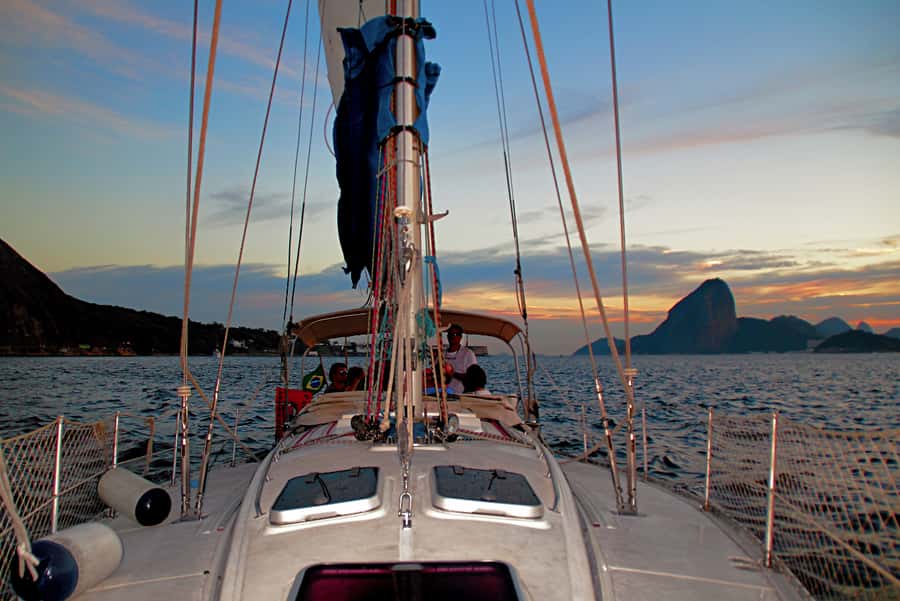 Rio de Janeiro: Guanabara Bay Sunset Sailing Tour & Drinks - What the three hours feel like