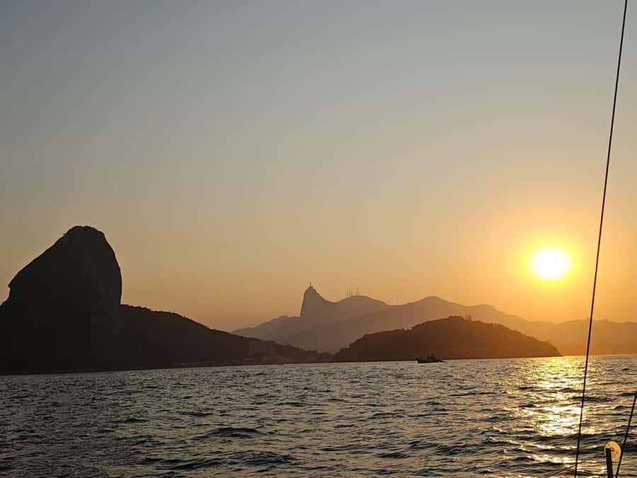 Rio de Janeiro: Sailing Sunset Tour with Snacks and Drinks - Drinks, fruit, and light snacks on board