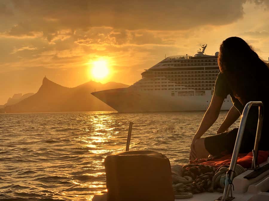 Rio de Janeiro: Sunset Sailing Tour - Small group comfort and the crew