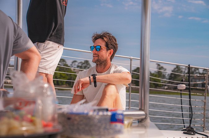 Rosé Golden Hour Sunset Sail - Crew service and the question of commentary