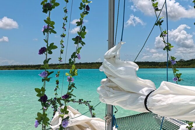 Sail 4hr in the most SECRET Spot of Bacalar and Beach Club. - Key points at a glance