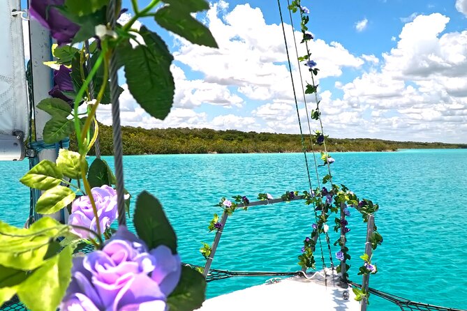 Sail 4hr in the most SECRET Spot of Bacalar and Beach Club. - Fruit, hibiscus water, and the seven colors
