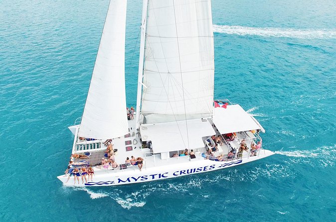 Sail and Snorkel at Cades Reef - The open bar and the ride back north