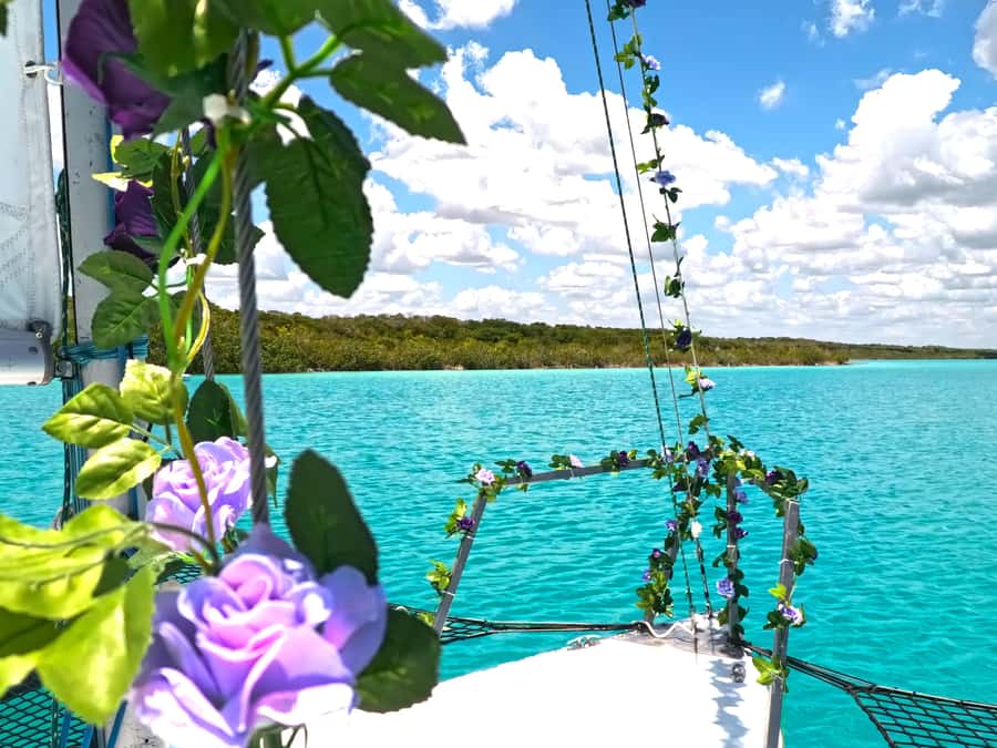 Sail for 4 hours in the most SECRET spot in Bacalar. INCLUDES Beach Club. - What the first hour on the catamaran is like