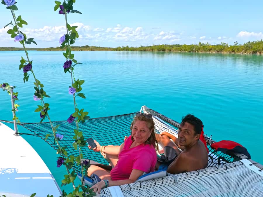 Sail for 4 hours in the most SECRET spot in Bacalar. INCLUDES Beach Club. - Two swimming and snorkeling stops