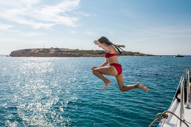 Sail the Athenian Coastline on a Catamaran with Meal & Wine - Why this half-day cruise works so well